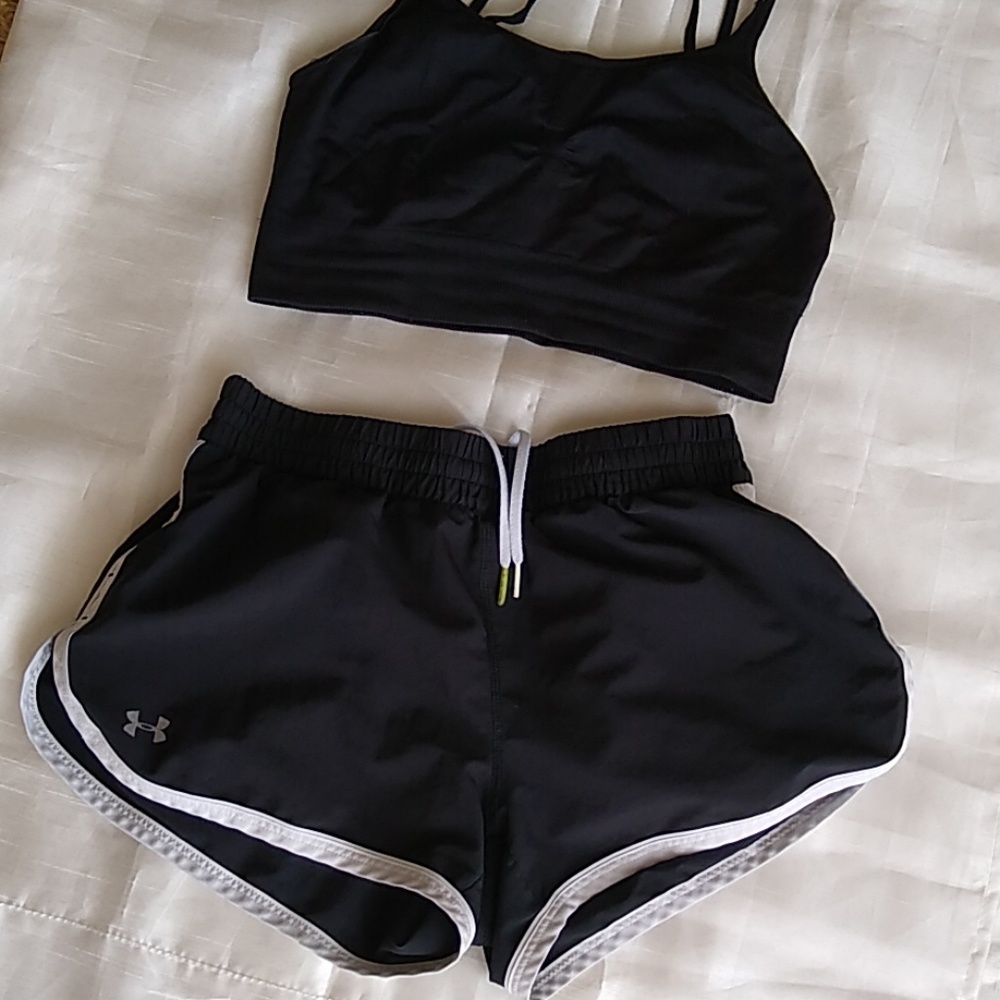 Under Armour Semi-Fitted / heat gear Shorts